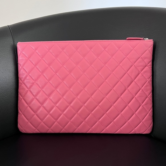 Auth Chanel Pink Classic Quilted Large Pouch -PreLoved - Picture 2 of 15